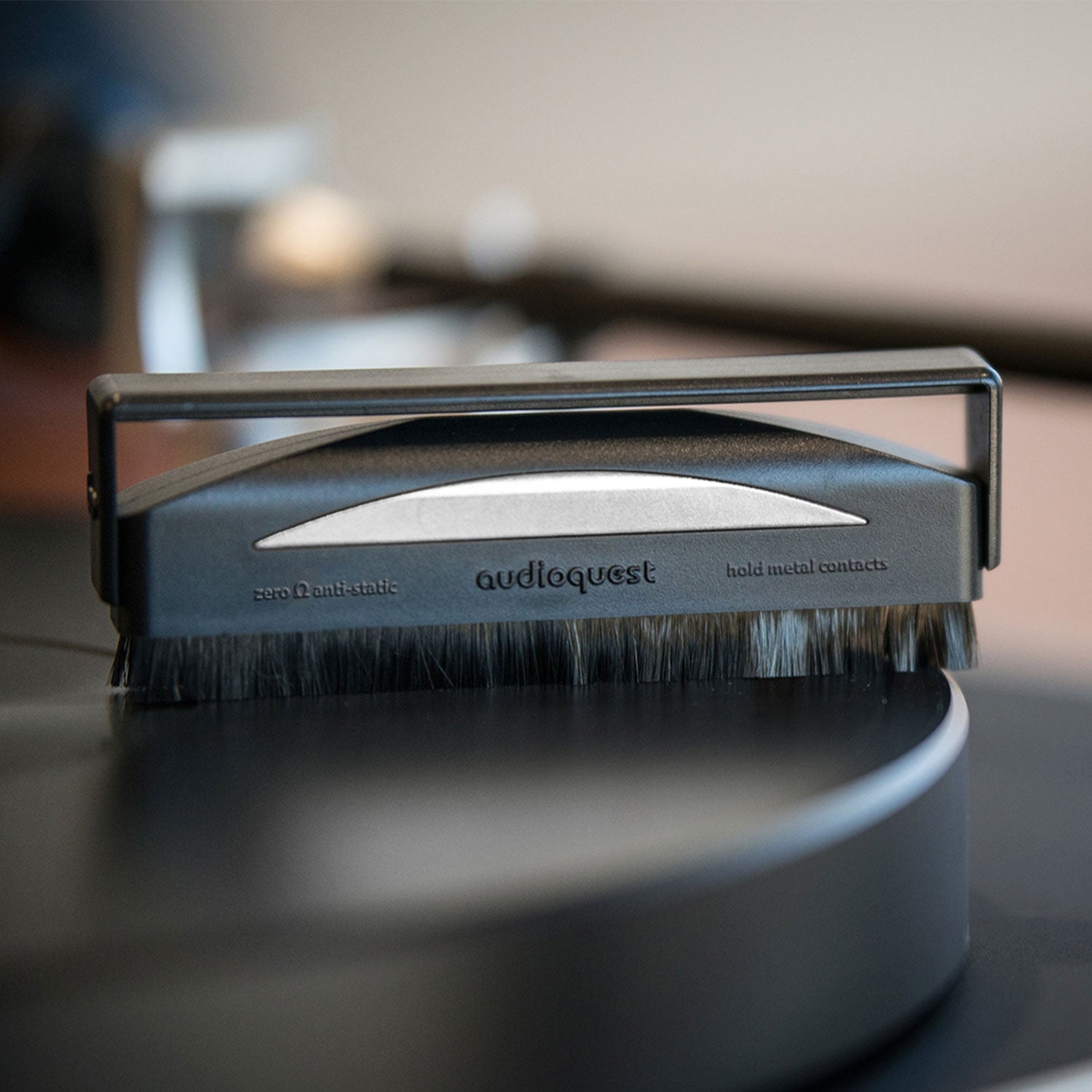 AudioQuest Silver Spazzola antistatica per vinili