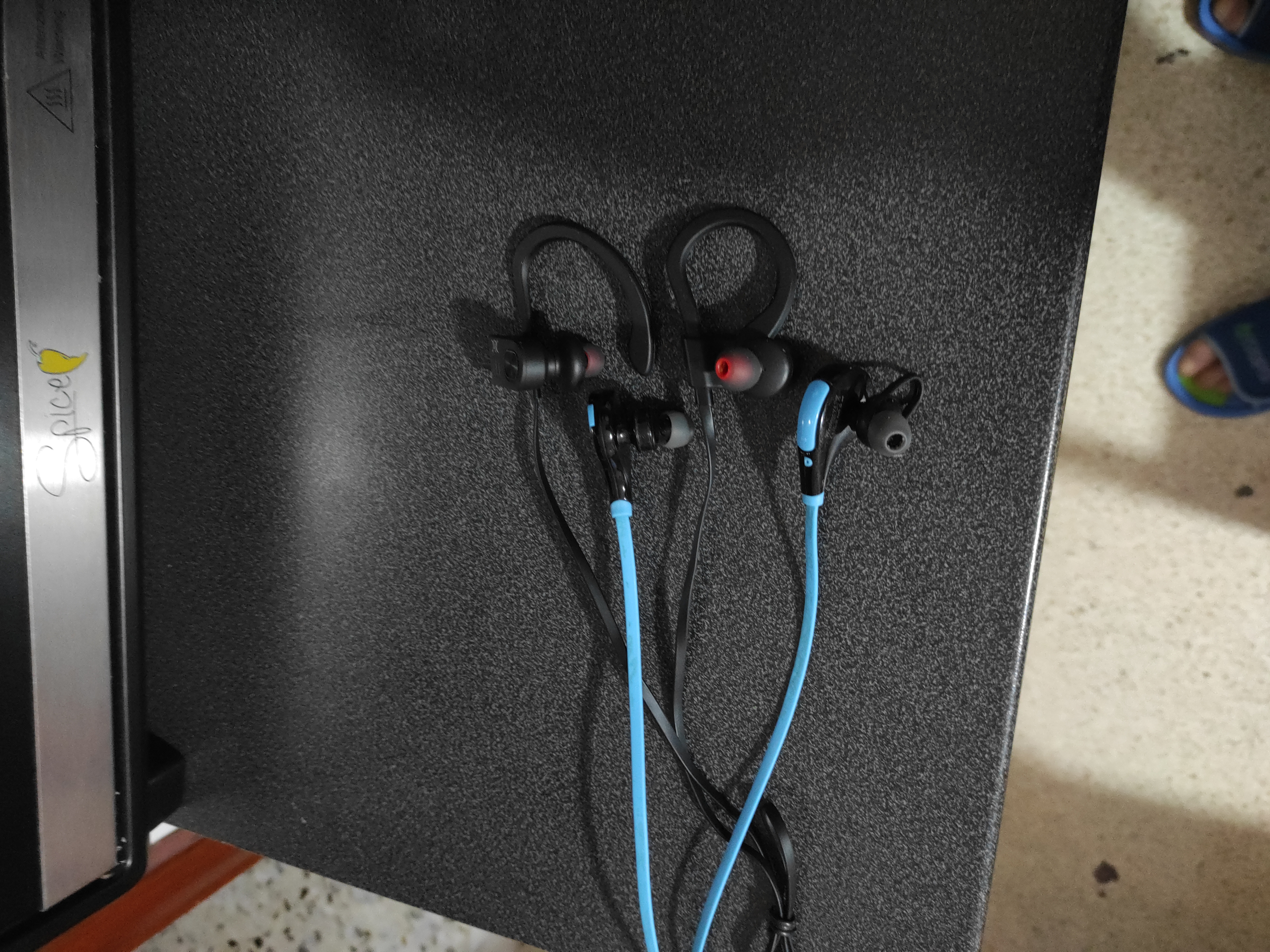 1Mii Trasmettitore Bluetooth TV 5.2 aptX Bassa Latenza 2 Cuffie