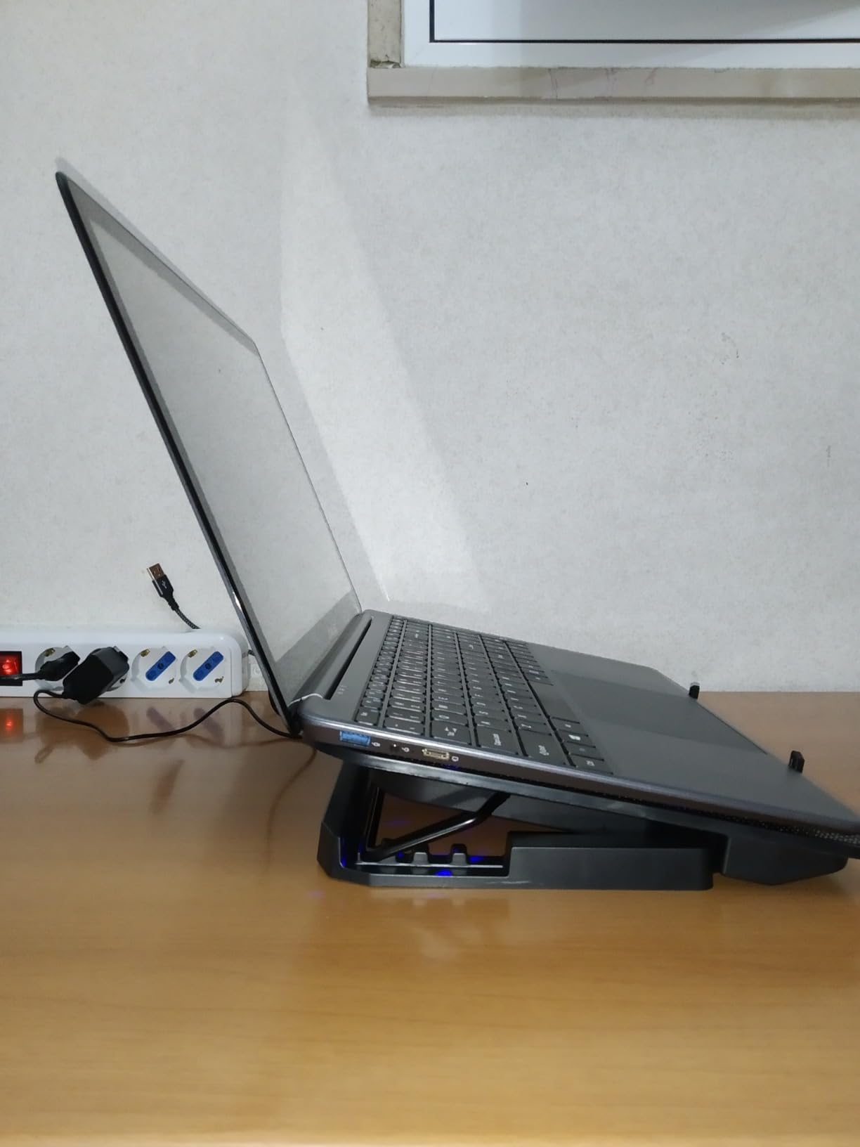 NK PC e Giochi Base Raffreddamento Laptop 6 Ventole LED Blu Nero