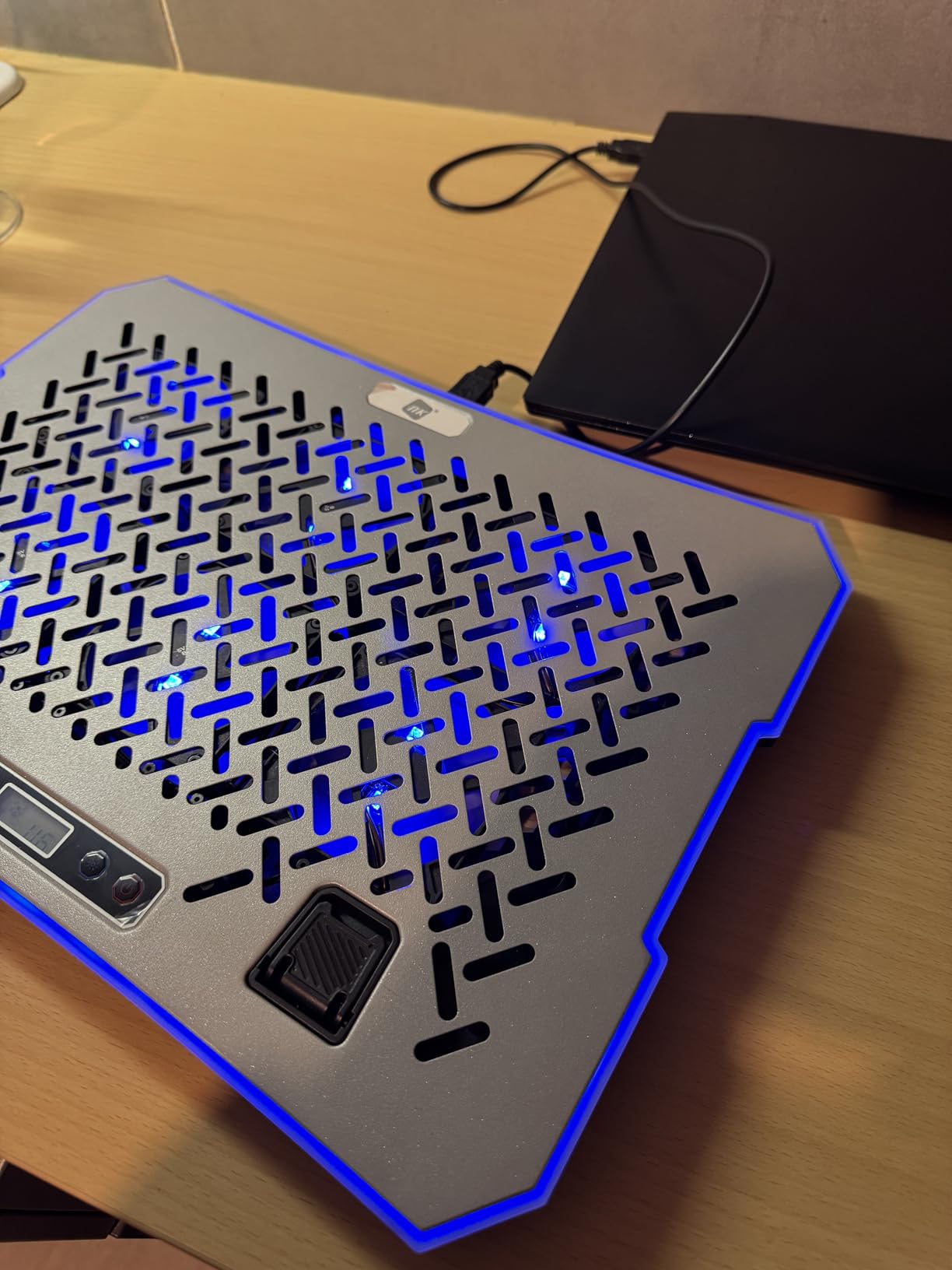 NK PC e Giochi Base Raffreddamento 17" 6 Ventole RGB Bianca