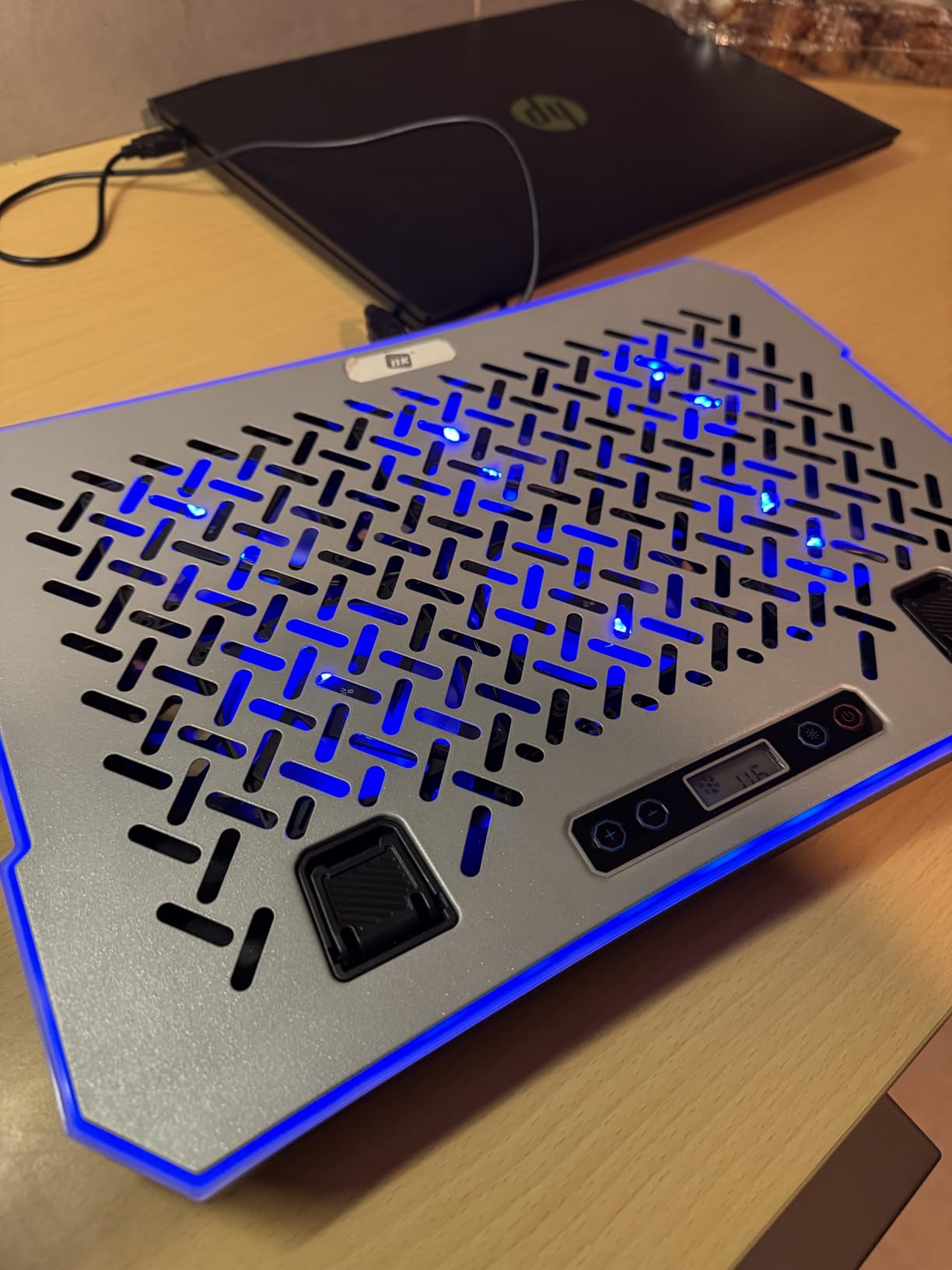 NK PC e Giochi Base Raffreddamento 17" 6 Ventole RGB Bianca